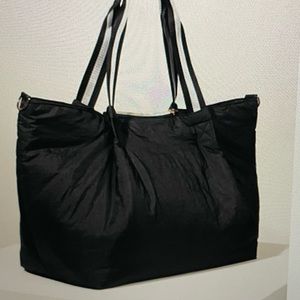 Stella and dot zip it large tote
